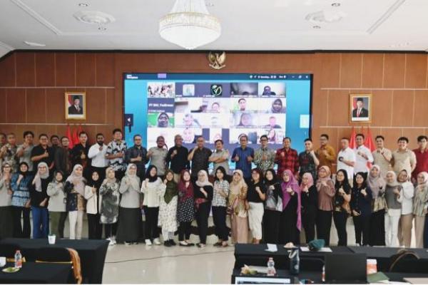 Perizinan pupuk dan pestisida harus betul-betul dilakukan secara cermat dan juga dilakukan secara cepat untuk mendukung peningkatan produksi nasional
