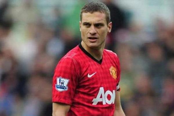 Legenda Manchester United, Nemanja Vidic, menilai Michael Carrick sebagai sosok yang tepat untuk menangani klub berjuluk Setan Merah tersebut.