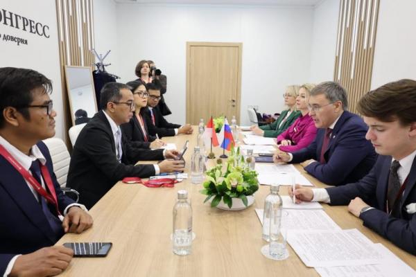 Permintaan ini merupakan satu dari beberapa hasil pertemuan antara Menteri Pendidikan Tinggi, Sains, dan Teknologi (Mendiktisaintek) Brian Yuliarto dengan Menteri Valery Falkov di Saint Petersburg, Rusia pada Jumat (20/6) lalu.
