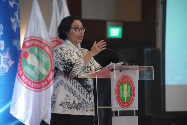 Ketua Umum PB Persatuan Guru Republik Indonesia (PGRI), Unifah Rosyidi, mendesak pemerintah membuka kembali rekrutmen guru CPNS dan menghentikan PPPK.