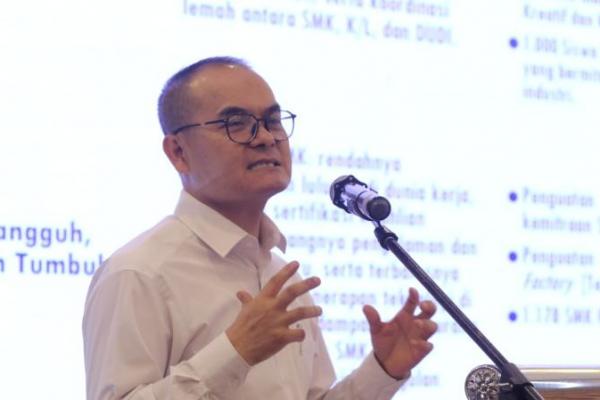 Kementerian Pendidikan Dasar dan Menengah (Kemdikdasmen) mendorong pemerintah daerah melakukan langkah strategis dalam memperkuat program keaksaraan dan literasi masyarakat.