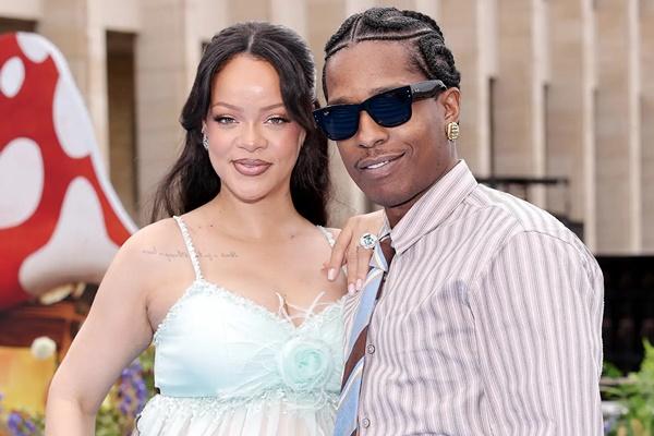 Lagu Smurf `Burning Blue` Jadi Favorit Rihanna saat Berkaraoke