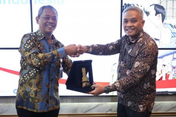 Jakarta Air Traffic Service Center merupakan pusat pengendali lalu lintas udara yang dikelola AirNav Indonesia dengan sistem operasional yang kompleks dan krusial
