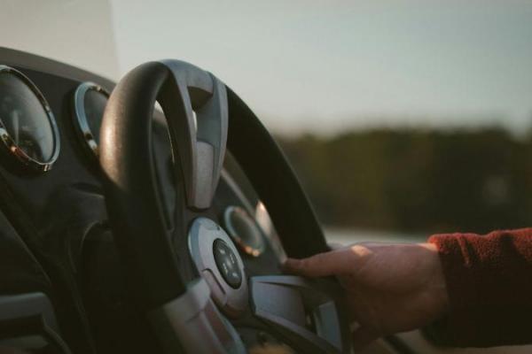 Berikut sejumlah bau aneh pada mobil beserta penjelasan ilmiah di balik kemunculannya.