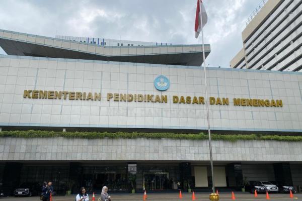 Kementerian Pendidikan Dasar dan Menengah (Kemendikdasmen) sedang merumuskan kebijakan strategis dalam menindaklanjuti putusan Mahkamah Konstitusi (MK), terkait penyelenggaraan pendidikan tanpa dipungut biaya.