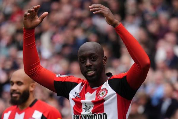 Manchester United dikabarkan tengah mempertimbangkan opsi baru di lini serang mereka dengan mengincar penyerang Brentford, Yoane Wissa