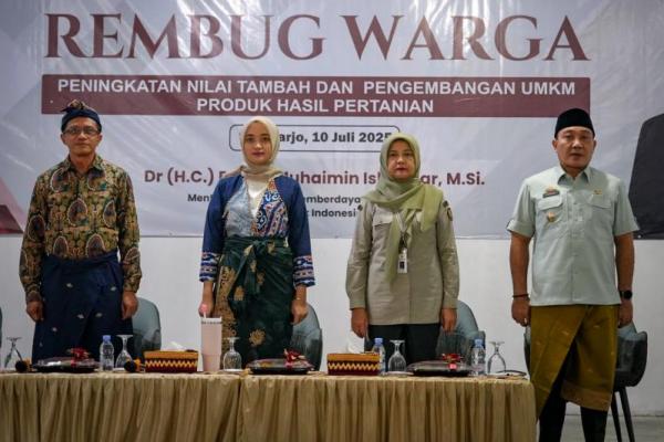 Kementerian Koordinator Bidang Pemberdayaan Masyarakat (Kemenko PM) mengajak masyarakat saling berbagi sumber daya, guna meningkatkan hasil panen.