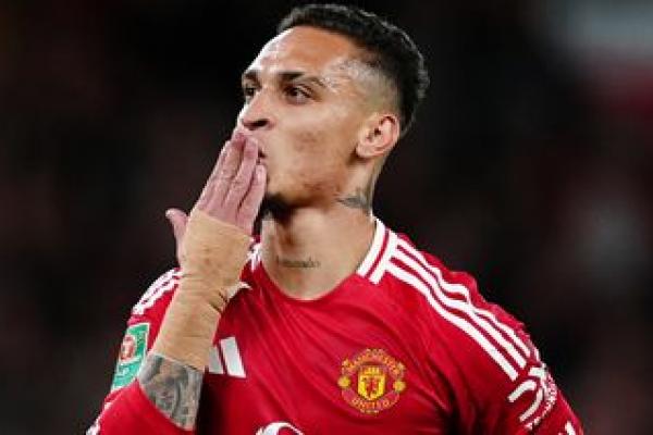 Manchester United (MU) bersiap kehilangan Antony yang akan merampungkan kepindahannya ke Real Betis, menjelang penutupan bursa transfer musim panas.