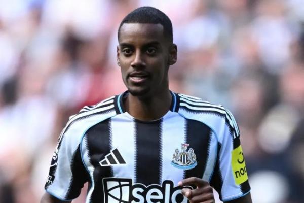 Pelatih Newcastle United, Eddie Howe, akhirnya angkat bicara terkait masa depan Alexander Isak