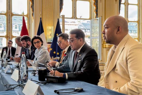 Menteri Ekonomi Kreatif (Menekraf), Teuku Riefky Harsya, bersama Menteri Kebudayaan, Fadli Zon, memenuhi undangan Menteri Kebudayaan Perancis, Rachida Dati, dalam forum "Strategic Cultural Dialogue" di Paris. 