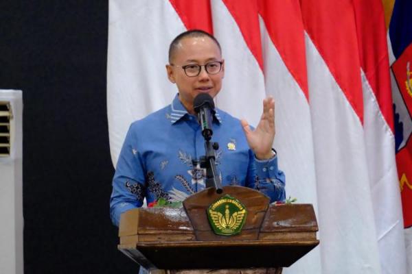 Jadi beliau adalah Presiden, Kepala Negara yang berdiri sendiri, memiliki kewenangan dan menjalankan kemenangan itu dengan baik.