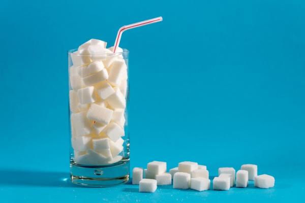 Kebiasaan mengonsumsi makanan dan minuman manis semakin meningkat seiring gaya hidup modern.