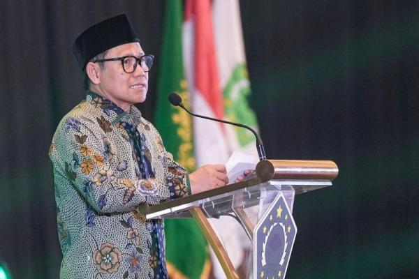 Cak Imin kemudian meminta Kementerian Lingkungan Hidup serta Kementerian Kehutanan, serta pemerintah daerah untuk tidak mengabaikan potensi pesantren tersebut
