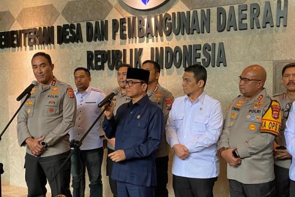 Bila mana perangkat desa, kepala desa, pendamping desa, tidak satu komitmen. Maka, saya kira daya kejut Siduarjo ini, didengar oleh seluruh desa di Indonesia, Pak Kapolres, itu insya Allah akan menjadi pemicu bahwa hati-hati para kepala desa, jangan main-main dalam menyeleksi, melakukan rekrutmen terhadap staf desa