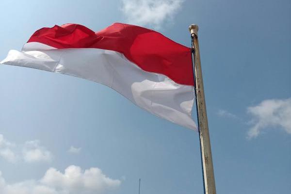 Eduard Douwes Dekker, dikenal dengan nama pena Multatuli, adalah seorang penulis Belanda yang lahir pada tahun 1820