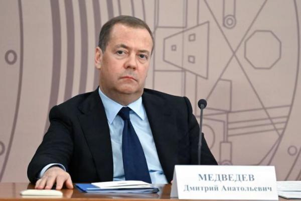 Mantan Presiden Rusia, Dmitry Medvedev, menyebut perjanjian nuklir yang ada saat ini akan segera berakhir dan belum ada tanda-tanda pembaruan.