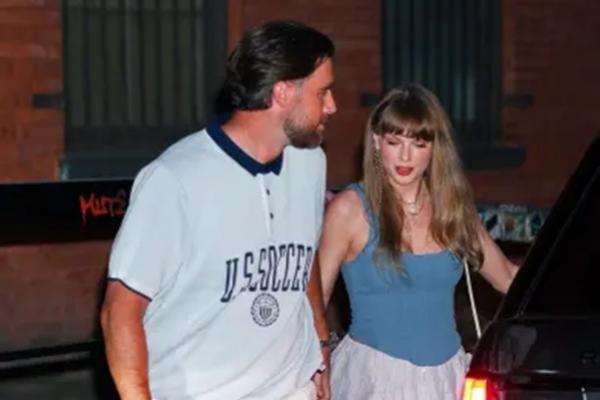 Gara-gara Taylor Swift dan Travis Kelce, Parasosial Jadi Kata Paling Tren di 2025 Versi Kamus Cambridge