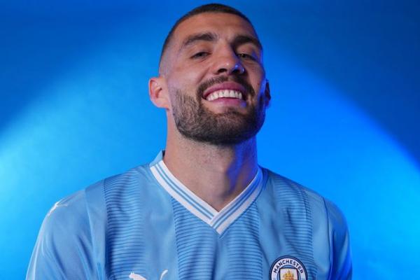Gelandang Manchester City, Mateo Kovacic, memberikan isyarat bahwa dirinya masih ingin melanjutkan karier di Etihad Stadium.