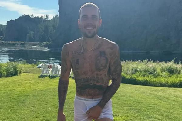 Justin Bieber membagikan rangkaian curahan hatinya tentang anugerah Tuhan, perjalanan hidup, dan rasa sakit yang pernah ia alami tepat pada malam Natal