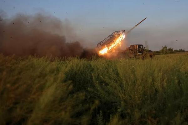 Militer Rusia melancarkan serangan gabungan yang menargetkan tangki berisi bahan bakar dan pelumas yang diperuntukkan bagi Angkatan Bersenjata Ukraina