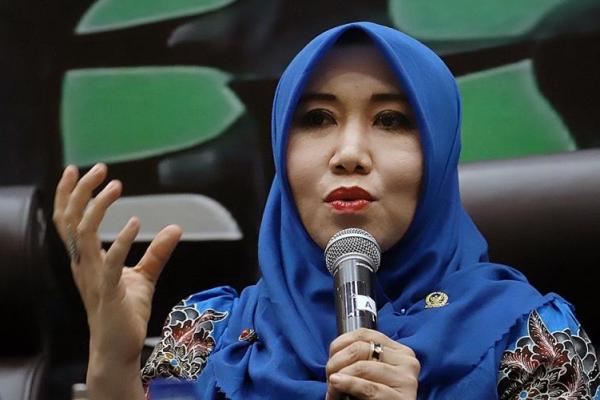 Demokrasi itu bukan hanya soal prosedur. Ia adalah wadah musyawarah untuk mencapai mufakat, seperti yang terkandung dalam sila keempat Pancasila. Prinsip ini harus kita hidupkan kembali dalam kehidupan berbangsa dan bernegara.