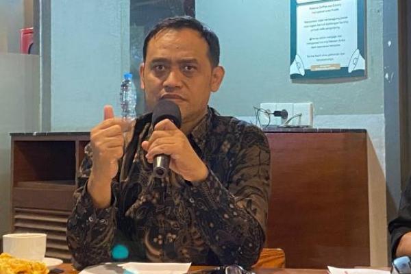 Menurut Santoso, selama ini tidak ada definisi yang jelas terkait implementasi 20 persen anggaran pendidikan. Sebelumnya, diyakini bahwa persentase itu masing-masing menjadi kewajiban pemerintah pusat melalui APBN dan pemerintah daerah melalui APBD.