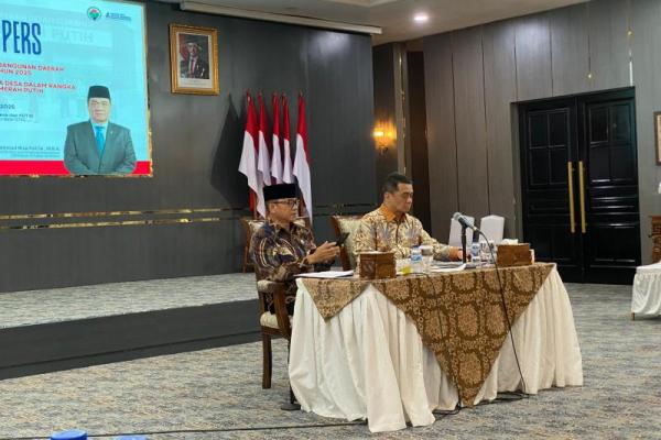Jadi kami tegaskan, Dana desa dalam Kopdes Merah Putih tidak menjadi jaminan. Tapi dana desa akan digunakan bila mana angsuran Kopdes Merah Putih di bulan berjalan dananya tidak mencukupi, baru dana desa dipakai