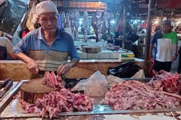 Budi mengatakan terdapat beberapa komoditas yang mengalami kenaikan harga tipis, seperti cabai rawit dan telur
