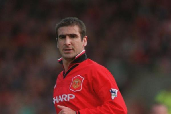 Nama Eric Cantona, legenda Manchester United ini selalu menjadi bahan perbincangan di dunia sepak bola.&nbsp;