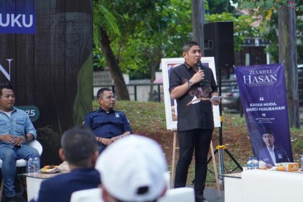Pangan adalah urusan hajat hidup orang banyak. Jika politik tidak bisa memberi jawaban atas kebutuhan rakyat untuk makan, maka politik kehilangan makna.