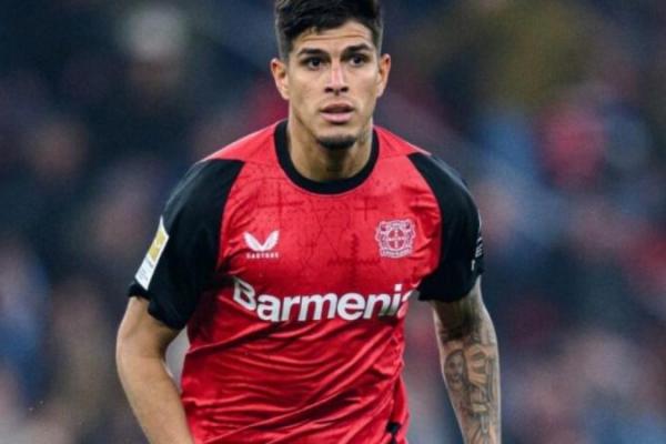 Arsenal berhasil mengumumkan penandatanganan Eberechi Eze dari Crystal Palace pada pekan lalu. Sang pemain memilih Emirates Stadium, meski sebelumnya dikabarkan selangkah lagi bergabung dengan Tottenham Hotspurs.