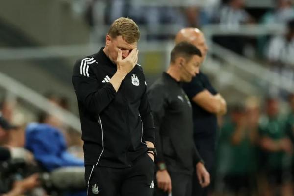 Pelatih Newcastle, Eddie Howe, secara terbuka menyoroti rapuhnya lini belakang timnya.