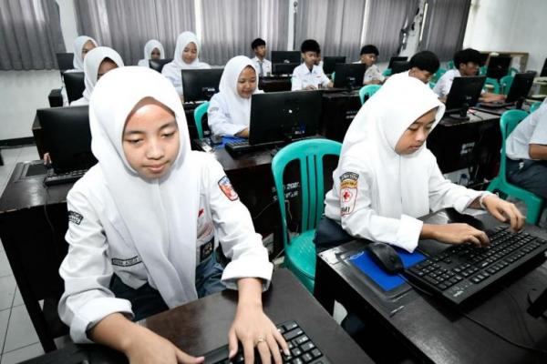Koordinasi dilakukan melalui Dinas Pendidikan Provinsi, sedangkan untuk jalur paket kesetaraan dikoordinasikan oleh Dinas Pendidikan Kabupaten/Kota.