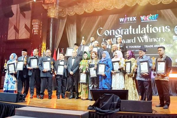 Sebanyak 25 penghargaan diberikan baik pada perorangan. usaha swasta maupun kalangan pemerintahan.