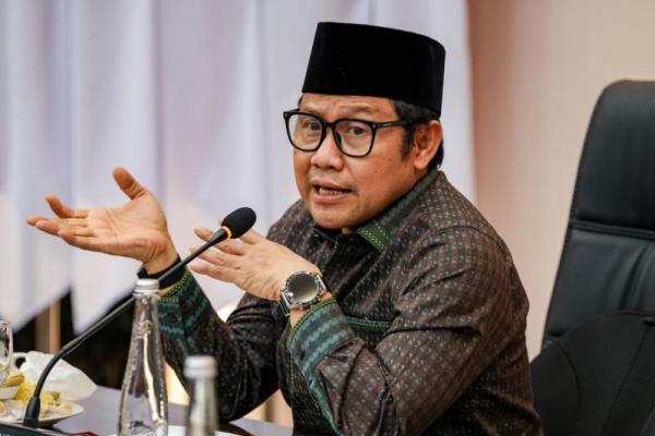 Menteri Koordinator Pemberdayaan Masyarakat (Menko PM) A. Muhaimin Iskandar menyatakan seluruh kementerian di bawah koordinasi Kemenko PM akan bekerja keras untuk mengatasi masalah pengangguran.