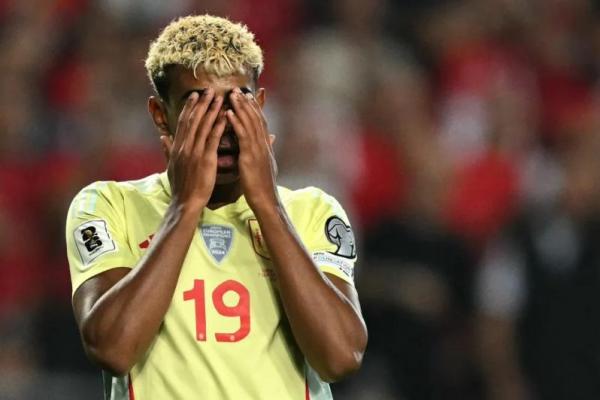 Bintang muda Spanyol Lamine Yamal menyampaikan keinginannya untuk menghabiskan seluruh perjalanan profesional bersama Barcelona.