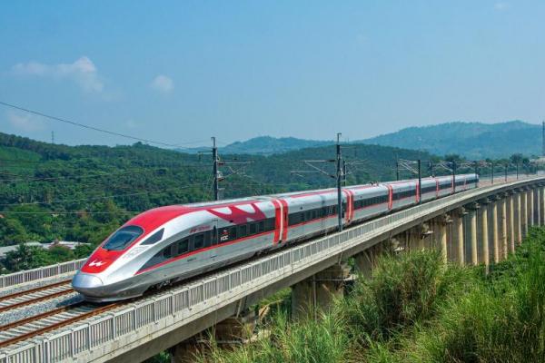 KCIC mencatat lonjakan jumlah pengguna kereta cepat Whoosh selama libur panjang Tahun Baru Imlek pada 13â€“17 Februari 2026.