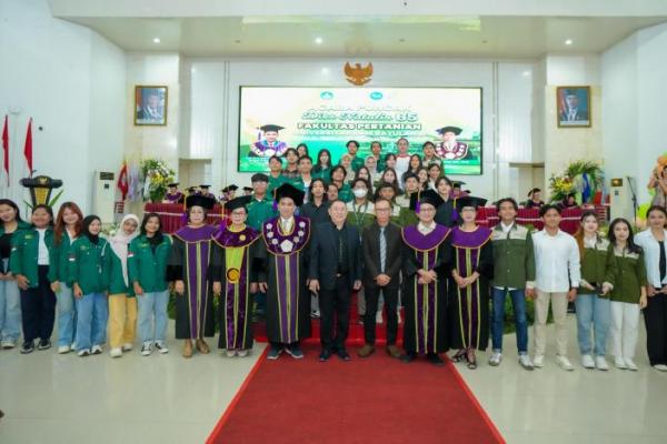 Kita hidup bukan untuk diri sendiri tapi hidup untuk berbagi. Saya senang berbicara disini karena saya berbagi ilmu kehidupan dan yang saya pelajari.