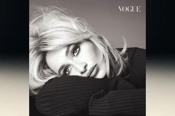 Jadi Sampul Vogue Italia, Sabrina Carpenter Dandan ala 1960-an Mirip&nbsp;Brigitte Bardot
&nbsp;