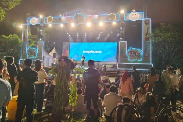 Kedutaan Besar Australia kembali menyelenggarakan festival musik mini tahunan bertajuk Gig on the Green pada Sabtu (27/9) di Jakarta