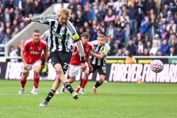 Nick Woltemade melanjutkan penampilan impresifnya bersama Newcastle United. Dalam pertandingan kontra Nottingha Forest, penyerang Jerman itu mencetak satu gol melalui titik putih untuk kemenangan 2-0 pada Minggu (5/10).