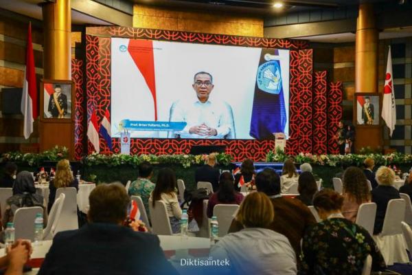 Menteri Pendidikan Tinggi, Sains, Dan Teknologi (Mendiktisaintek), Brian Yuliarto mendukung kerja sama internasional di bidang riset, inovasi, dan budaya untuk mendorong pembangunan berkelanjutan.