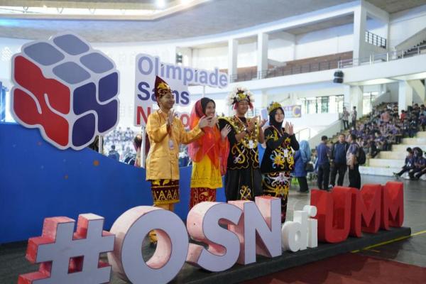Kementerian Pendidikan Dasar dan Menengah (Kemdikdasmen) melalui Balai Pengembangan Talenta Indonesia (BPTI), Pusat Prestasi Nasional (Puspresnas), menyelenggarakan Olimpiade Sains Nasional (OSN) Jenjang Pendidikan Menengah (Dikmen) Tahun 2025, pada Selasa (7/10).