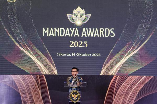 Menko PM Muhaimin beri penghargaan Mandaya Awards 2025 kepada 50 pelaku pemberdayaan masyarakat, dorong inisiatif masyarakat jadi pelaku utama pembangunan