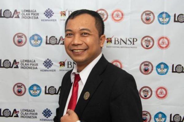 Pengamat pendidikan, I Dewa Gede Sayang Adi Yadnya, menyayangkan kasus siswa merokok berujung pelaporan polisi di SMAN 1 Cimarga.