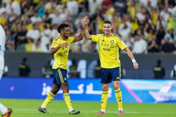 Ronaldo sempat berinteraksi dengan YouTuber IShowSpeed yang duduk di tribun. Dia diminta memimpin selebrasi kemenangan pasca pertandingan dengan menabuh drum.