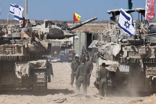 Otoritas Israel mengumumkan pembebasan seorang pria Palestina yang menderita luka serius akibat tembakan pasukan Israel lebih dari dua minggu lalu.