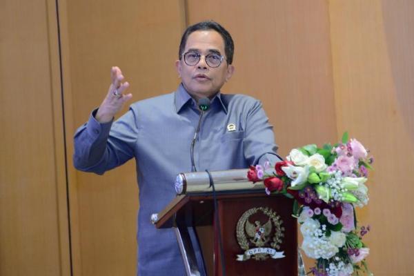 Sekjen DPR RI, Indra Iskandar melantik Pejabat Pimpinan Tinggi Pratama, Pengawas, dan Fungsional di lingkungan Sekretariat Jenderal DPR RI