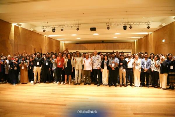 Kementerian Pendidikan Tinggi, Sains, dan Teknologi (Kemdiktisaintek) menggandeng Monash University dalam kolaborasi riset.
