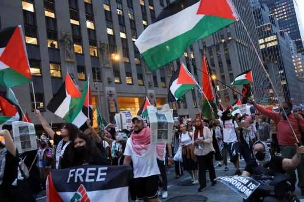 Mayoritas warga Amerika - termasuk 80% dari Partai Demokrat dan 41% responden dari Partai Republik berpendapat bahwa AS harus mengakui negara Palestina.